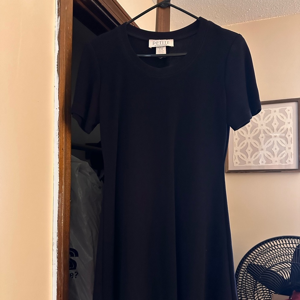 Petite Sophisticate short sleeve black dress 6P